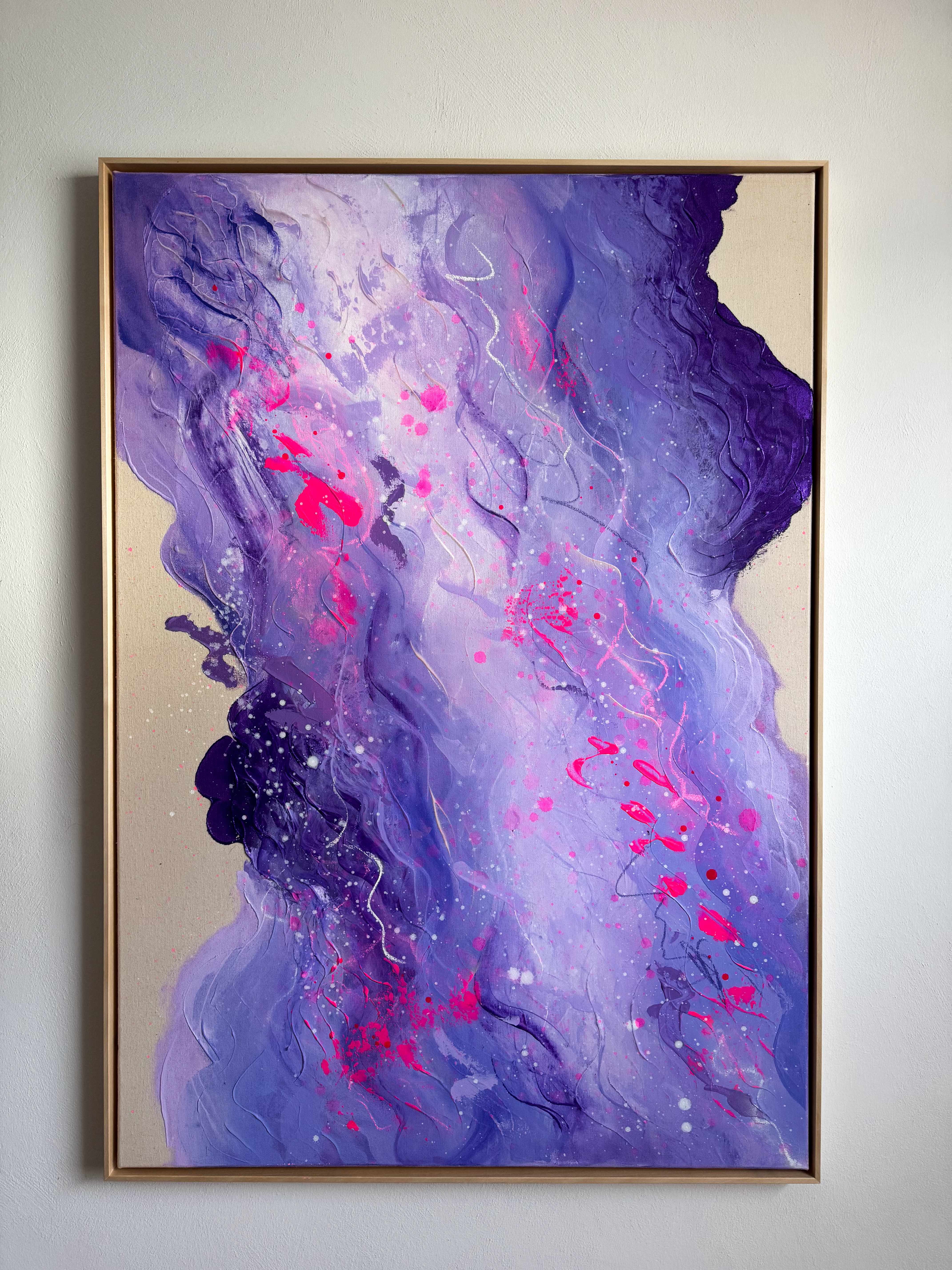 Leise trifft auf laut – abstraktes Mixed-Media-Gemälde 70x100 cm von Sarah-Sophie Isaakson, inkl. Rahmen